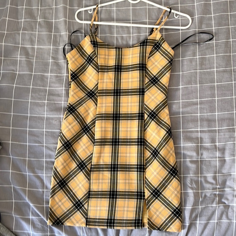 Hello and black plaides dress